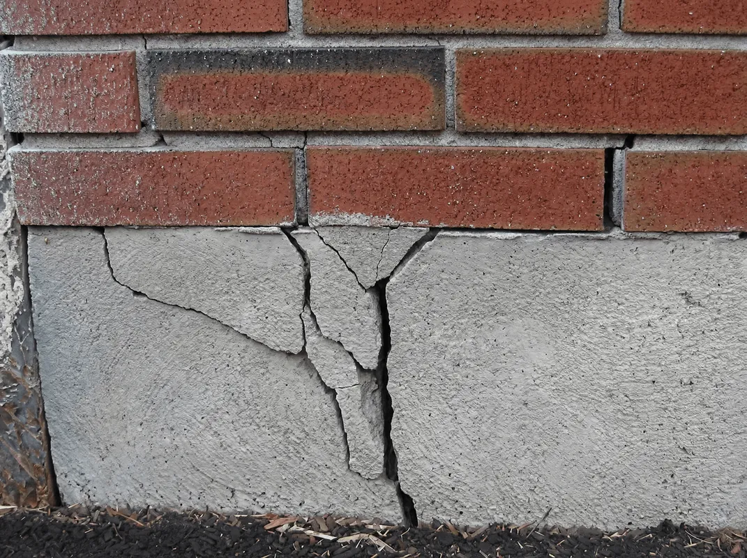 Concrete foundation with serious structural damage in Lincoln, NE